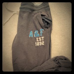 Women's cropped sweatpants